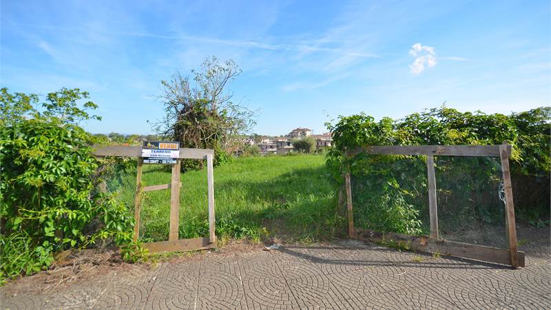 Terreno di 870 mq con rudere in zona centrale
