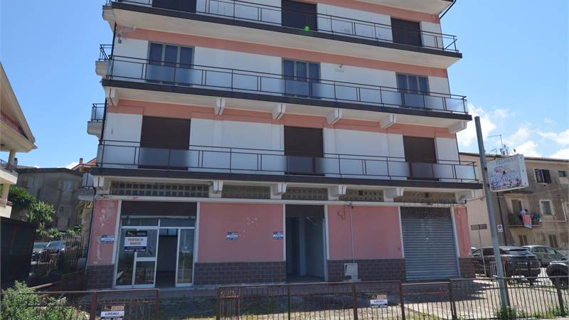 Vendesi Due Locali Adiacenti SS18